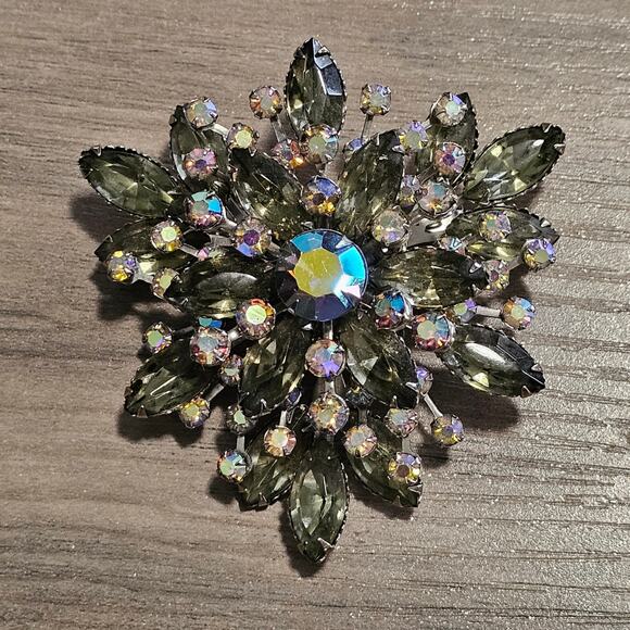 Vintage Smoky Crystal Prong Set Rhinestone Domed Floral Brooch Pin - Picture 1 of 5